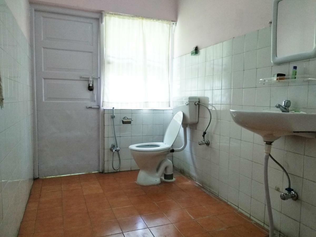 Gibbon Backpackers Hostel กูวาฮาติ ภายนอก รูปภาพ