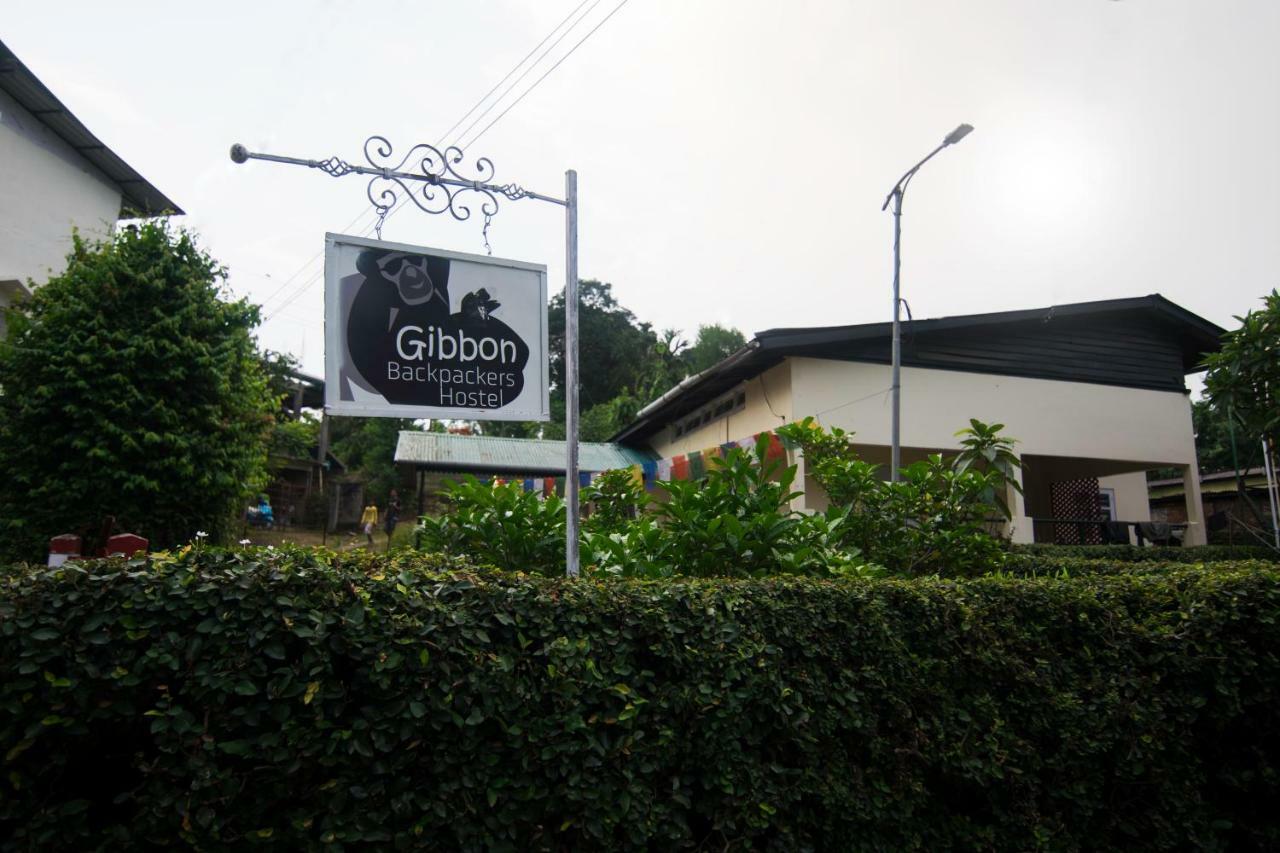 Gibbon Backpackers Hostel กูวาฮาติ ภายนอก รูปภาพ