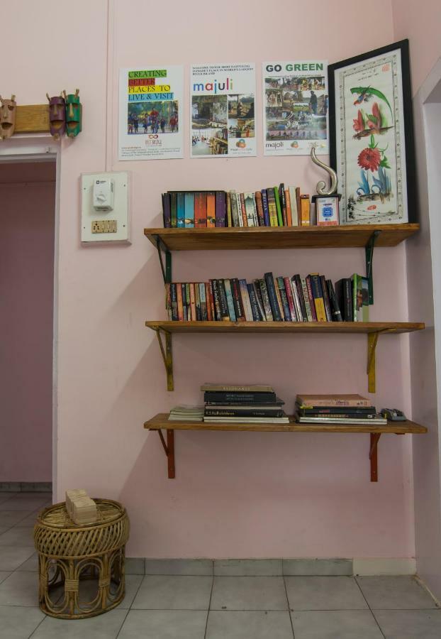Gibbon Backpackers Hostel กูวาฮาติ ภายนอก รูปภาพ