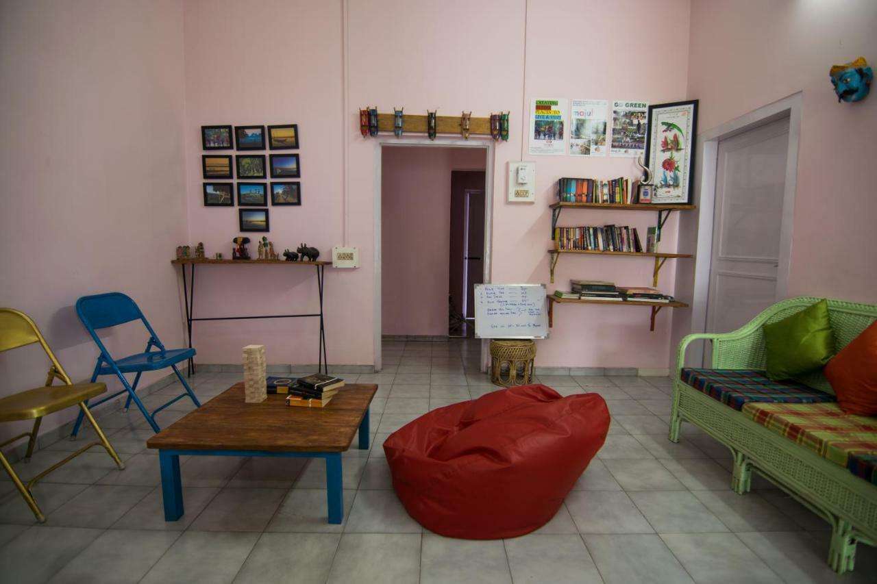 Gibbon Backpackers Hostel กูวาฮาติ ภายนอก รูปภาพ