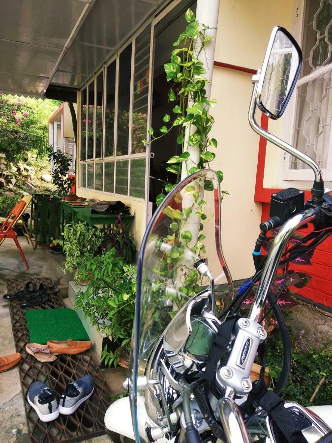 Gibbon Backpackers Hostel กูวาฮาติ ภายนอก รูปภาพ