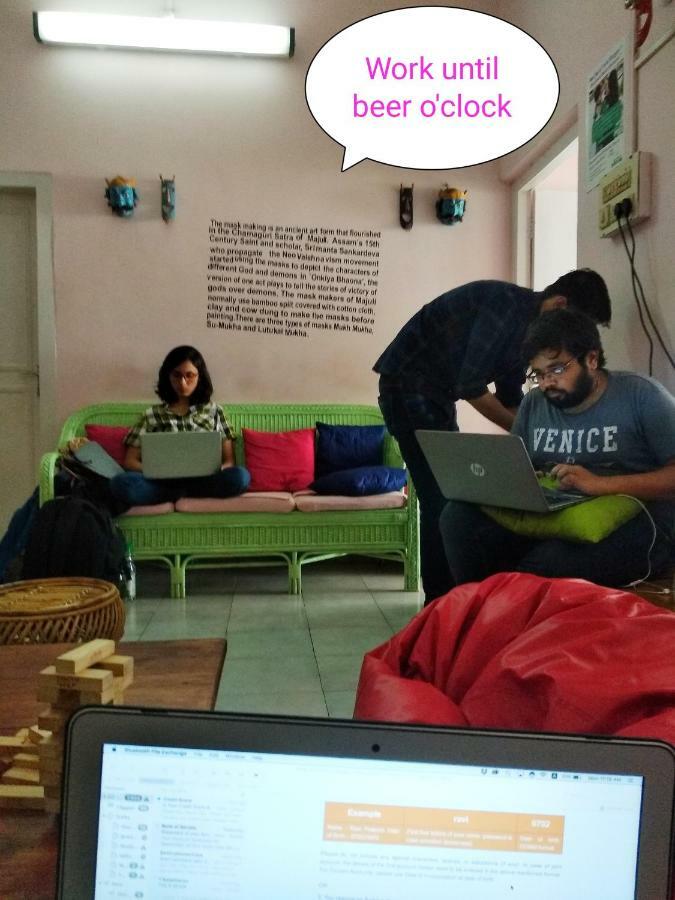Gibbon Backpackers Hostel กูวาฮาติ ภายนอก รูปภาพ